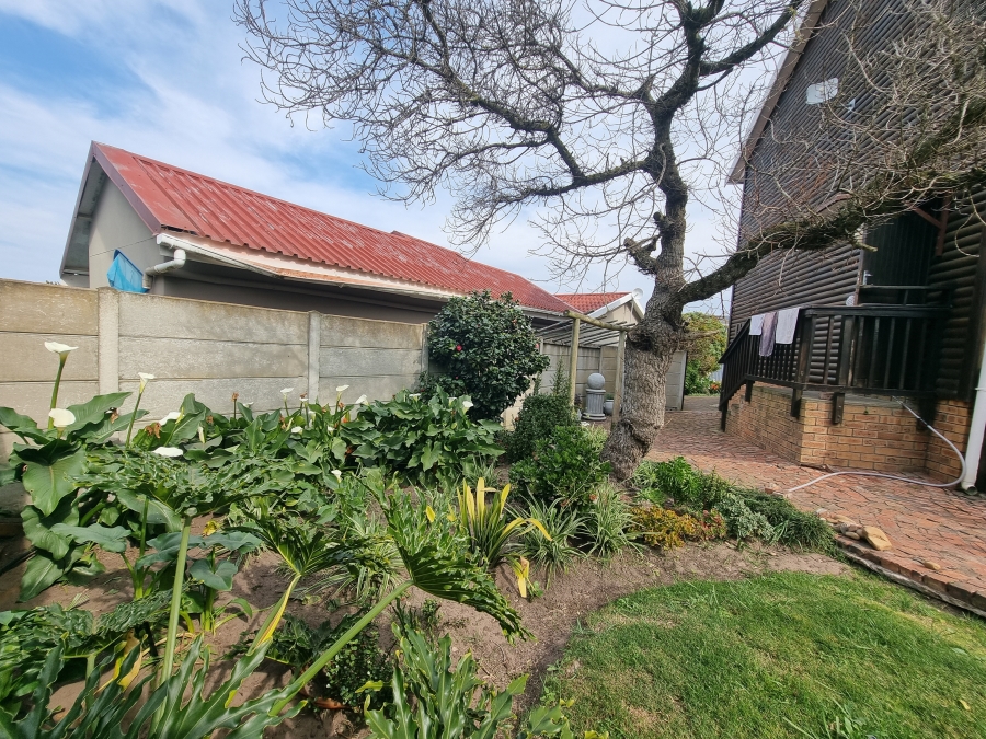 6 Bedroom Property for Sale in Dana Bay Western Cape